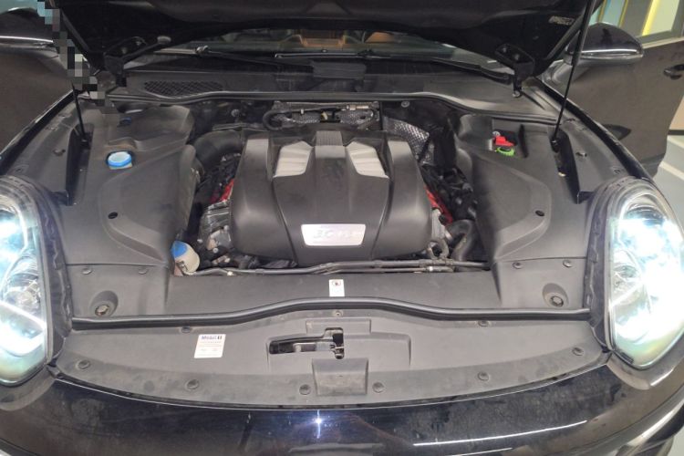 Used Porsche Cayenne 2016 Cayenne 3.0T Engine Bay