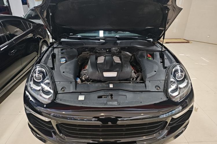 Used Porsche Cayenne 2016 Cayenne 3.0T Engine Bay