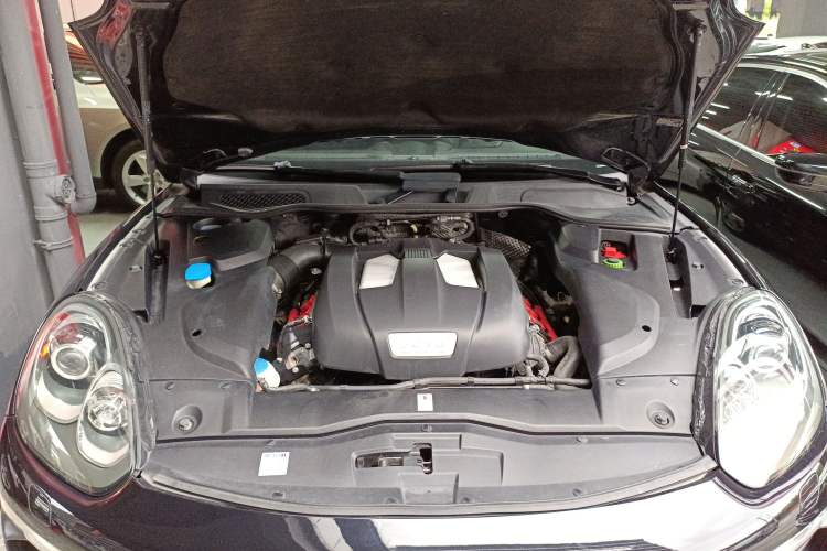 Used Porsche Cayenne 2016 Cayenne Platinum Edition 3.0T Engine Bay