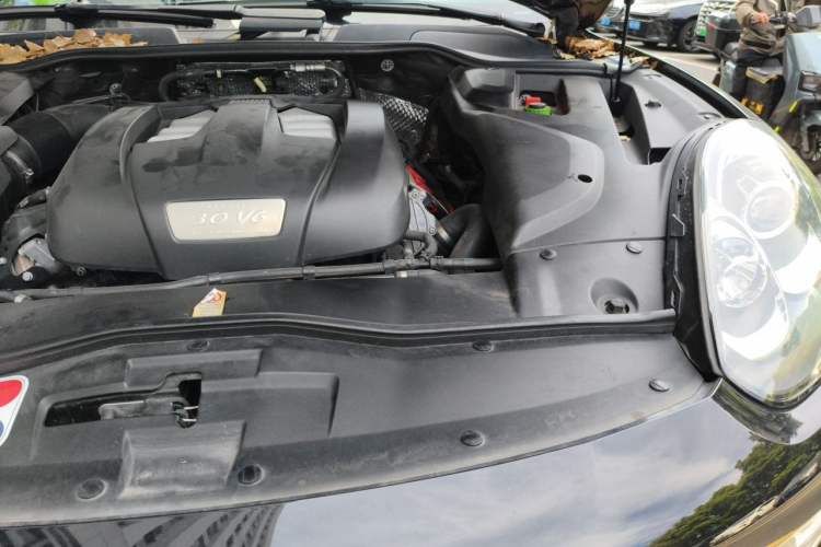 Used Porsche Cayenne 2016 Cayenne 3.0T Engine Bay Left