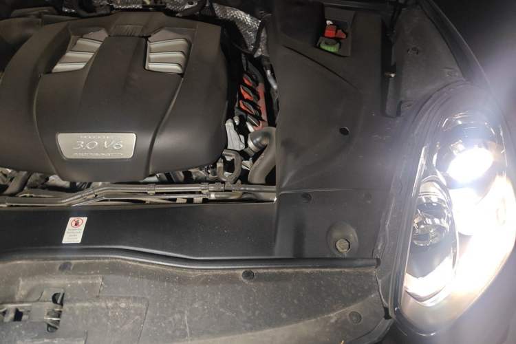 Used Porsche Cayenne 2016 Cayenne 3.0T Engine Bay Left