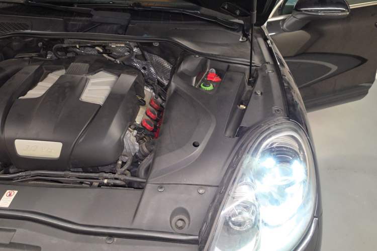 Used Porsche Cayenne 2016 Cayenne 3.0T Engine Bay Left