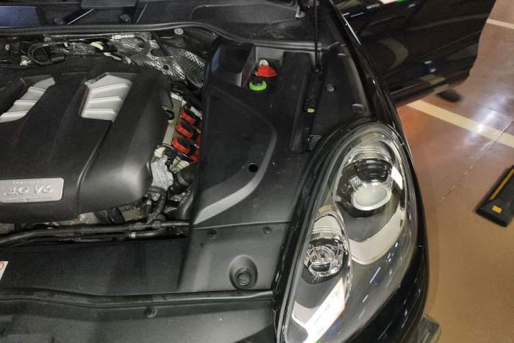 Used Porsche Cayenne 2016 Cayenne Platinum Edition 3.0T Engine Bay Left