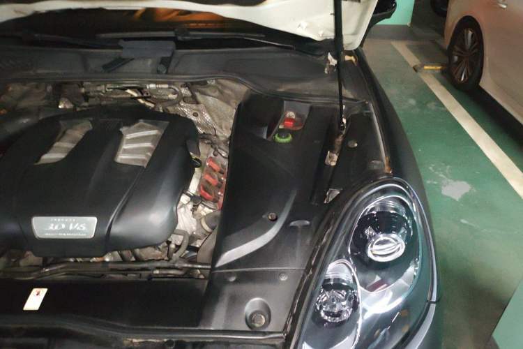 Used Porsche Cayenne 2016 Cayenne Platinum Edition 3.0T Engine Bay Left