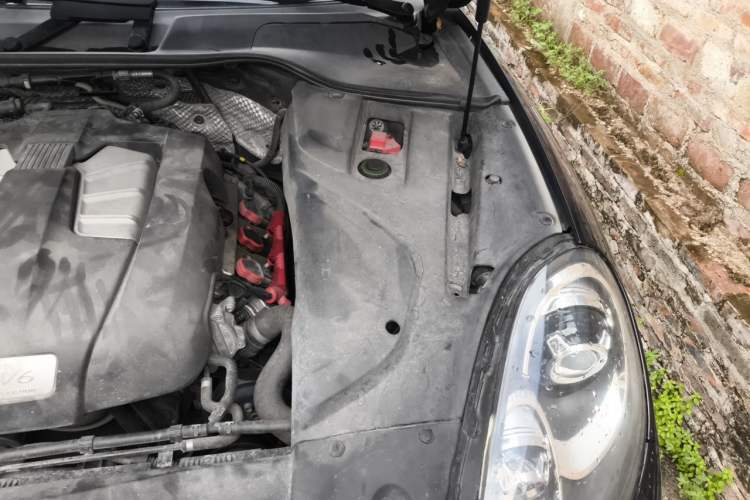 Used Porsche Cayenne 2016 Cayenne Platinum Edition 3.0T Engine Bay Left