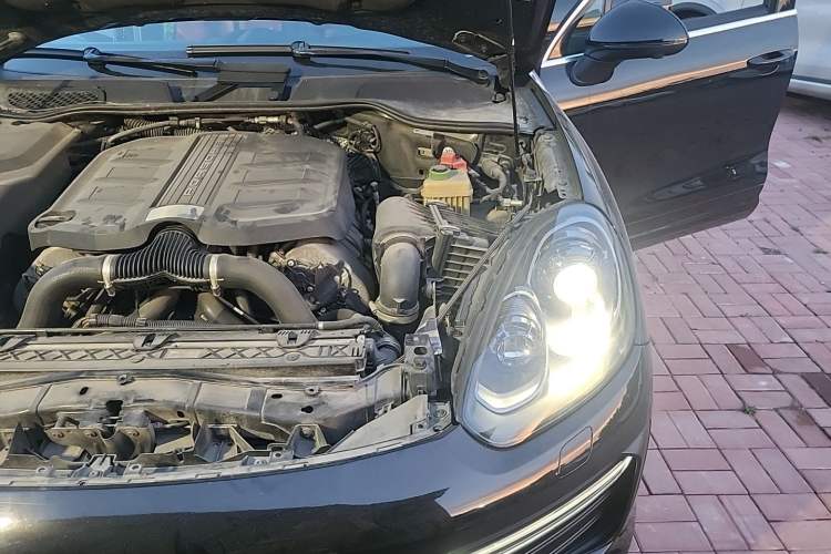 Used Porsche Cayenne 2016 Cayenne GTS 3.6T Engine Bay Left