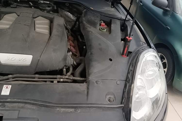Used Porsche Cayenne 2016 Cayenne 3.0T Engine Bay Left