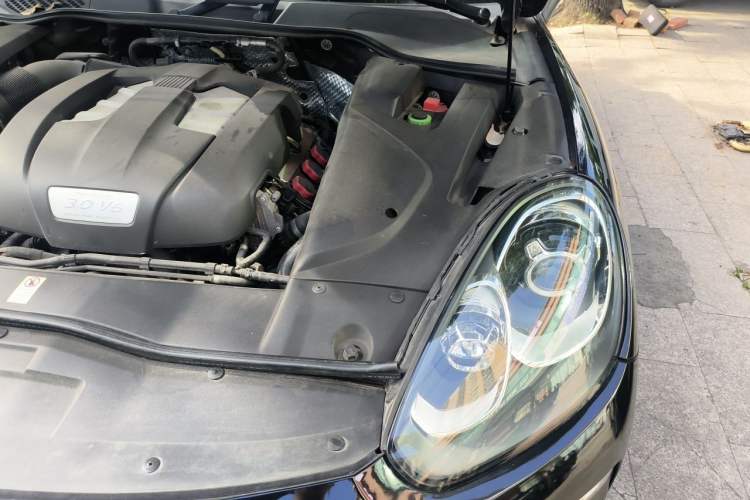 Used Porsche Cayenne 2016 Cayenne 3.0T Engine Bay Left