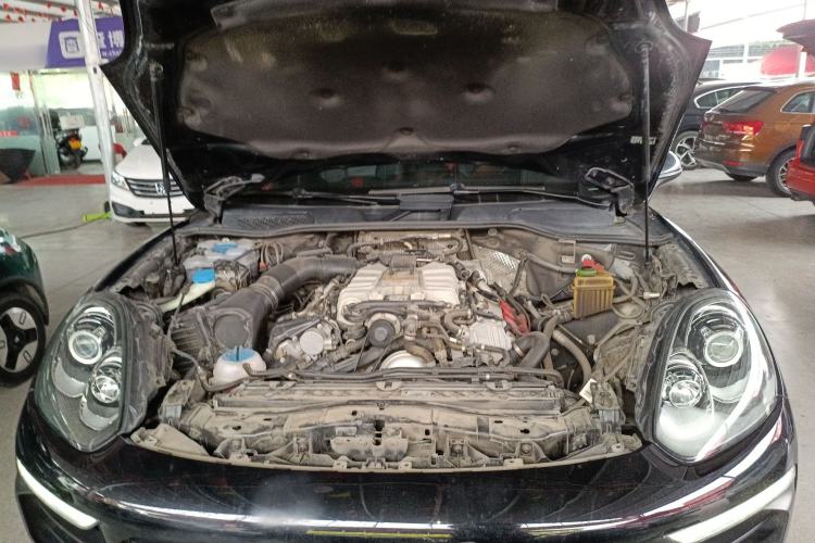 Used Porsche Cayenne 2016 Cayenne 3.0T Engine Bay