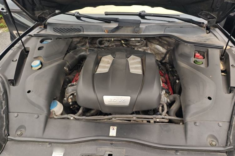 Used Porsche Cayenne 2016 Cayenne Platinum Edition 3.0T Engine Bay