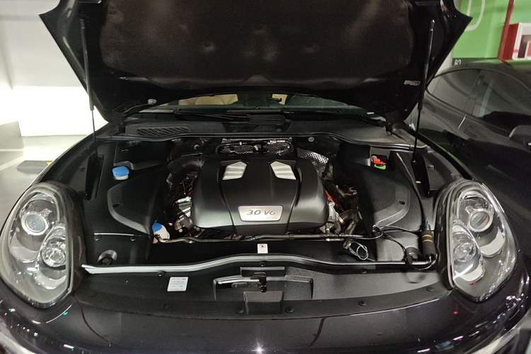 Used Porsche Cayenne 2016 Cayenne Platinum Edition 3.0T Engine Bay