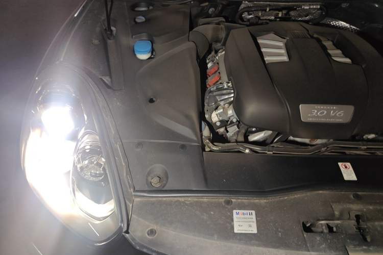 Used Porsche Cayenne 2016 Cayenne 3.0T Engine Bay Right