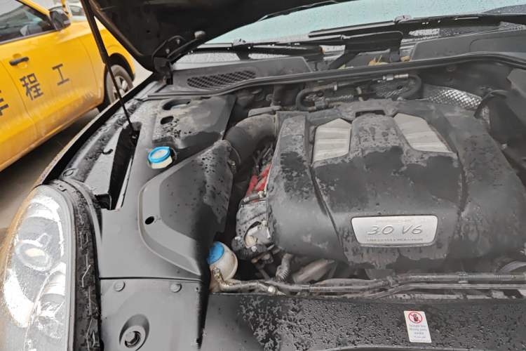 Used Porsche Cayenne 2016 Cayenne 3.0T Engine Bay Right