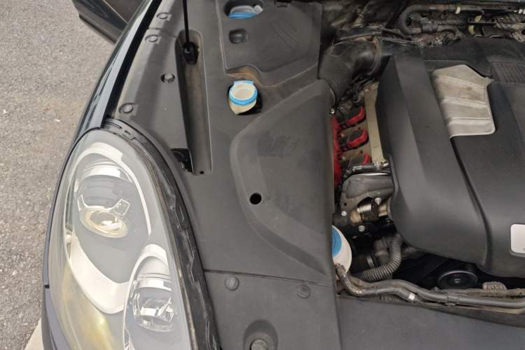 Used Porsche Cayenne 2016 Cayenne Platinum Edition 3.0T Engine Bay Right