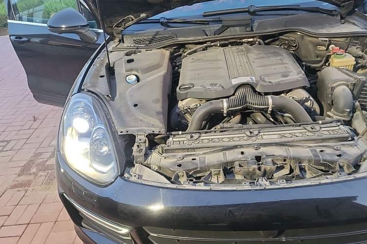 Used Porsche Cayenne 2016 Cayenne GTS 3.6T Engine Bay Right