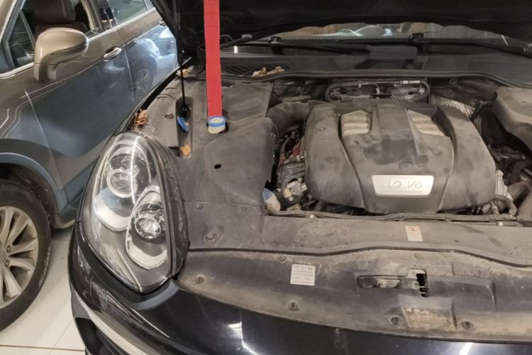 Used Porsche Cayenne 2016 Cayenne 3.0T Engine Bay Right