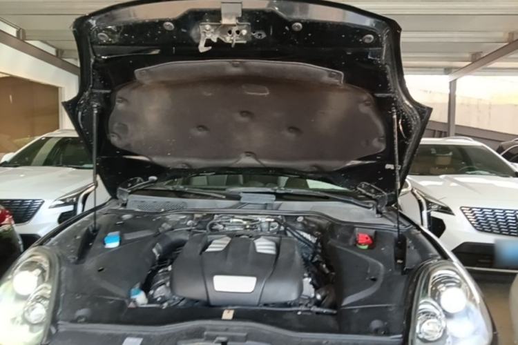 Used Porsche Cayenne 2016 Cayenne 3.0T Engine Bay