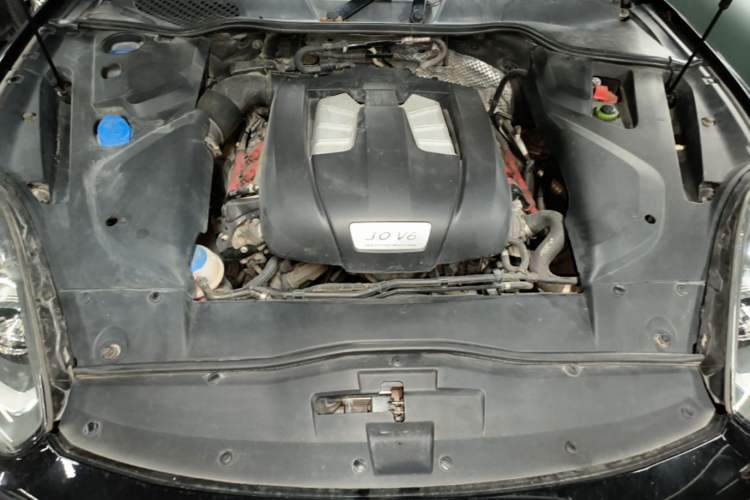 Used Porsche Cayenne 2016 Cayenne Platinum Edition 3.0T Engine Bay