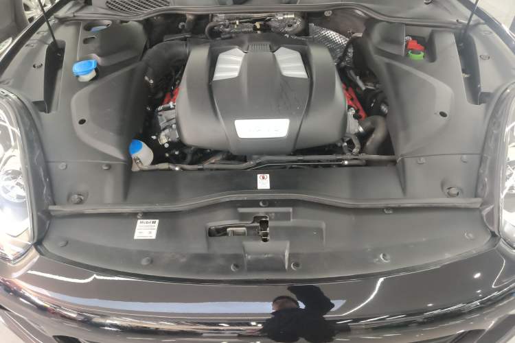 Used Porsche Cayenne 2016 Cayenne 3.0T Engine Bay