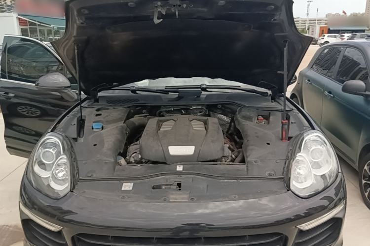 Used Porsche Cayenne 2016 Cayenne 3.0T Engine Bay