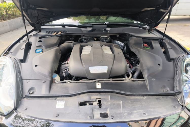 Used Porsche Cayenne 2016 Cayenne 3.0T Engine Bay