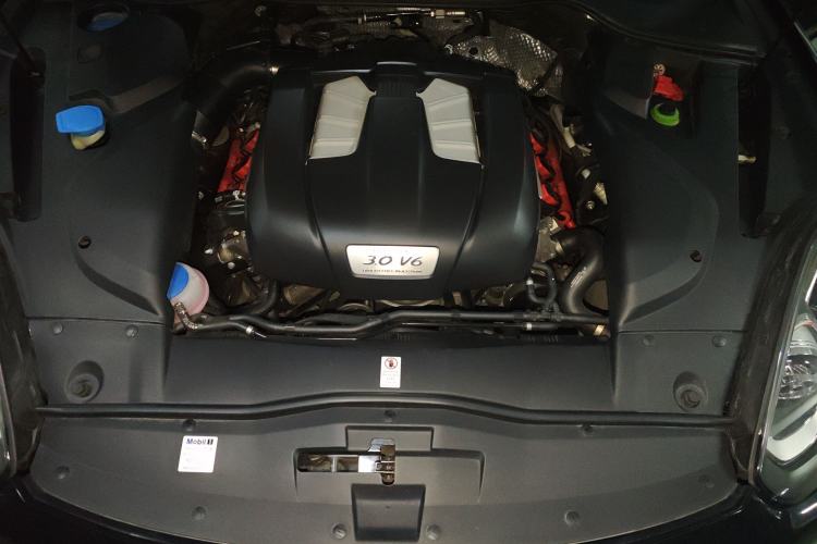 Used Porsche Cayenne 2016 Cayenne 3.0T Engine Bay