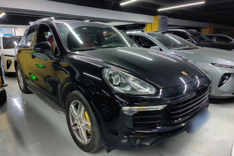 Used Porsche Cayenne 2016 Cayenne Platinum Edition 3.0T Front Right 45 Deg