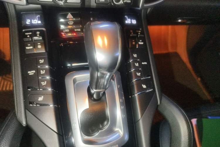 Used Porsche Cayenne 2016 Cayenne Platinum Edition 3.0T Gear Lever