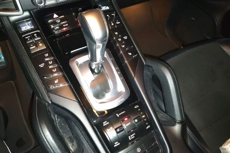 Used Porsche Cayenne 2016 Cayenne Platinum Edition 3.0T Gear Lever