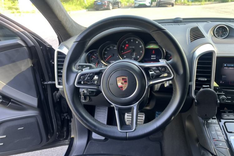 Used Porsche Cayenne 2016 Cayenne Platinum Edition 3.0T Interior 2