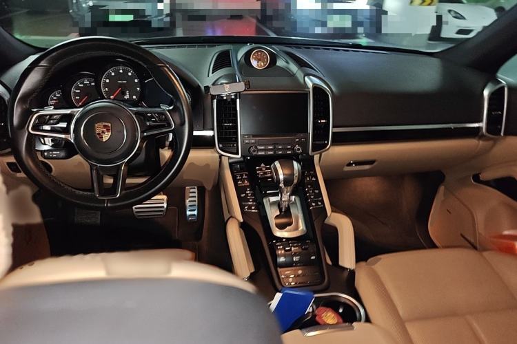 Used Porsche Cayenne 2016 Cayenne Platinum Edition 3.0T Interior 2