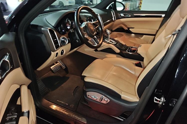 Used Porsche Cayenne 2016 Cayenne Platinum Edition 3.0T Interior 3