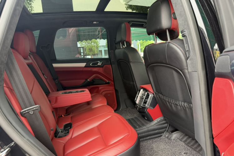 Used Porsche Cayenne 2016 Cayenne GTS 3.6T Interior 8