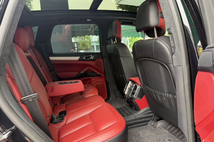 Used Porsche Cayenne 2016 Cayenne GTS 3.6T Interior 9