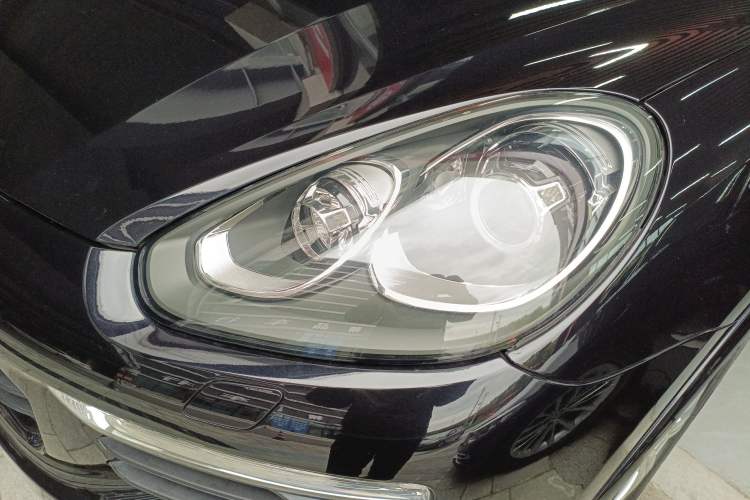 Used Porsche Cayenne 2016 Cayenne Platinum Edition 3.0T Left Front Headlight