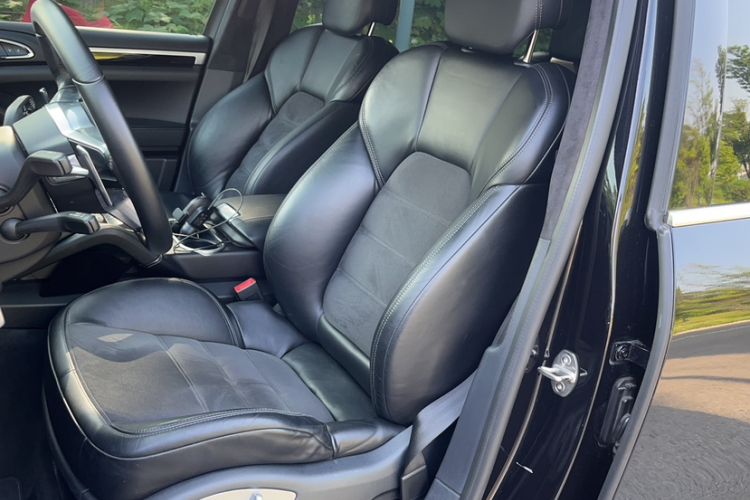 Used Porsche Cayenne 2016 Cayenne Platinum Edition 3.0T Left Front Seat
