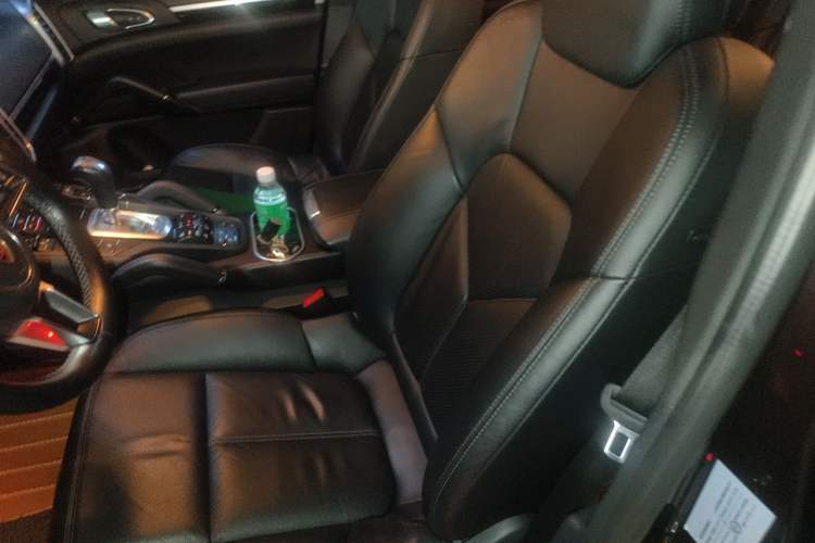 Used Porsche Cayenne 2016 Cayenne Platinum Edition 3.0T Left Front Seat