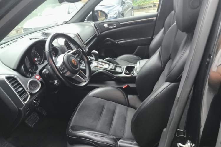 Used Porsche Cayenne 2016 Cayenne Platinum Edition 3.0T Left Front Seat