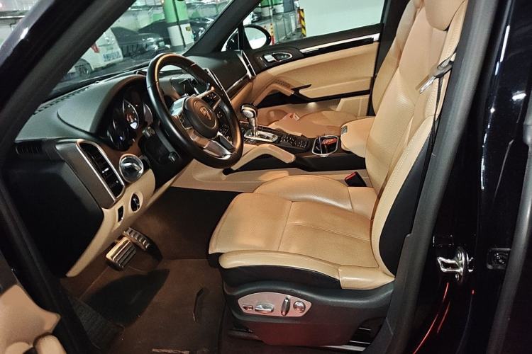 Used Porsche Cayenne 2016 Cayenne Platinum Edition 3.0T Left Front Seat