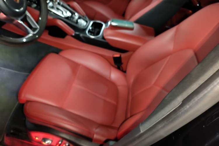 Used Porsche Cayenne 2016 Cayenne Platinum Edition 3.0T Left Front Seat