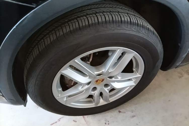 Used Porsche Cayenne 2016 Cayenne 3.0T Left Front Wheel Hub