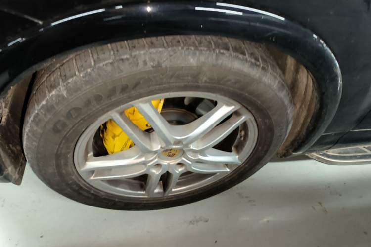 Used Porsche Cayenne 2016 Cayenne Platinum Edition 3.0T Left Front Wheel Hub