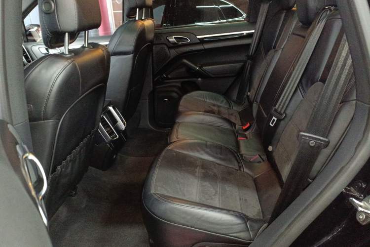 Used Porsche Cayenne 2016 Cayenne Platinum Edition 3.0T Left Rear Seat