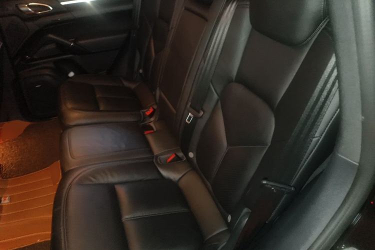 Used Porsche Cayenne 2016 Cayenne Platinum Edition 3.0T Left Rear Seat