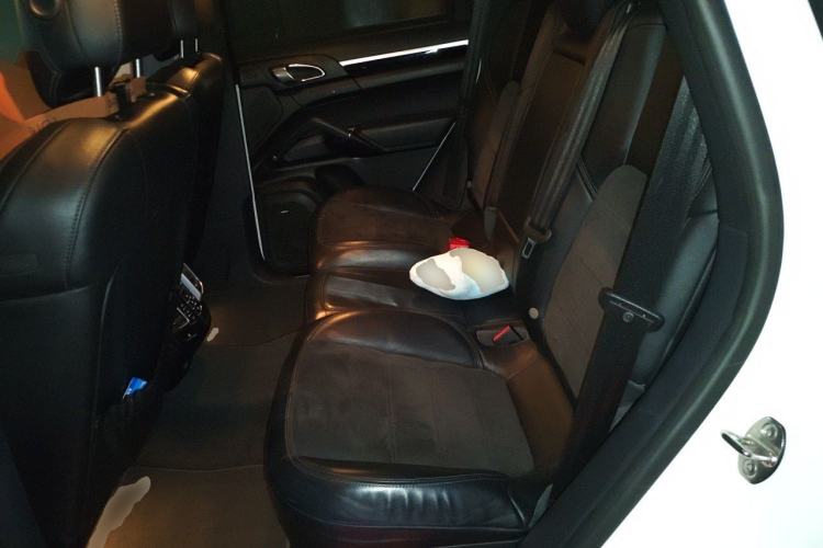 Used Porsche Cayenne 2016 Cayenne Platinum Edition 3.0T Left Rear Seat