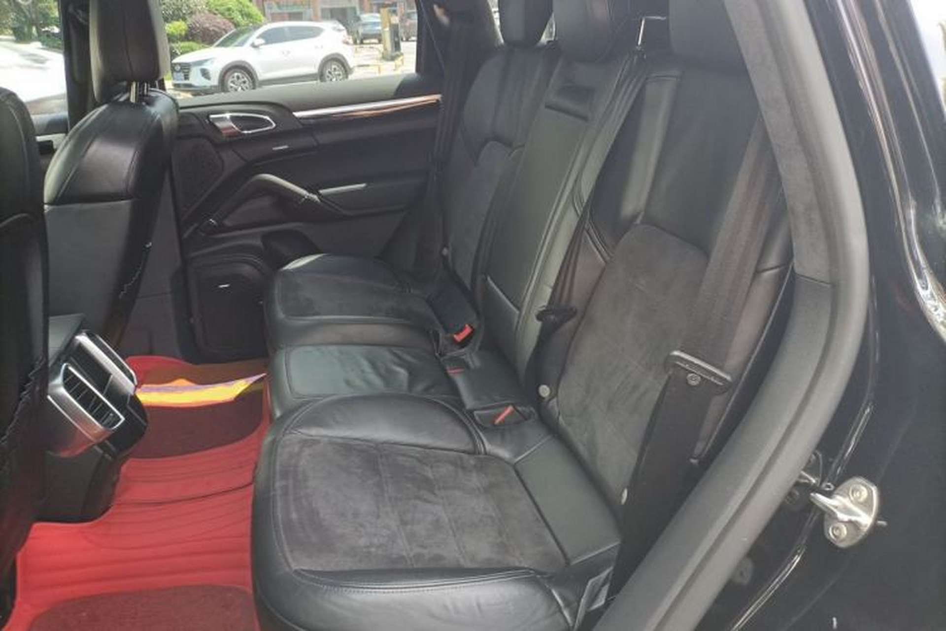 Used Porsche Cayenne 2016 Cayenne Platinum Edition 3.0T Left Rear Seat