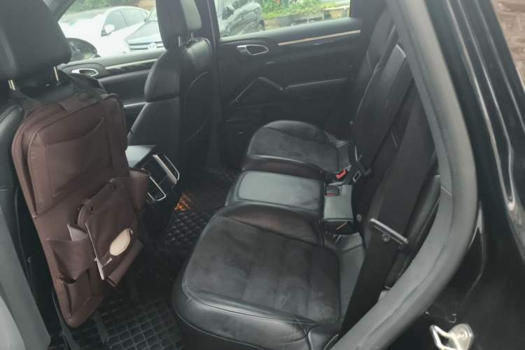 Used Porsche Cayenne 2016 Cayenne Platinum Edition 3.0T Left Rear Seat