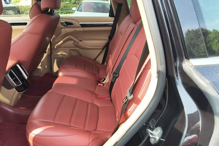 Used Porsche Cayenne 2016 Cayenne Platinum Edition 3.0T Left Rear Seat