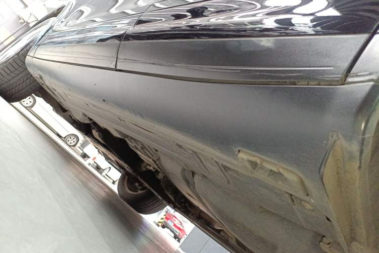 Used Porsche Cayenne 2016 Cayenne Platinum Edition 3.0T Left Side Sill