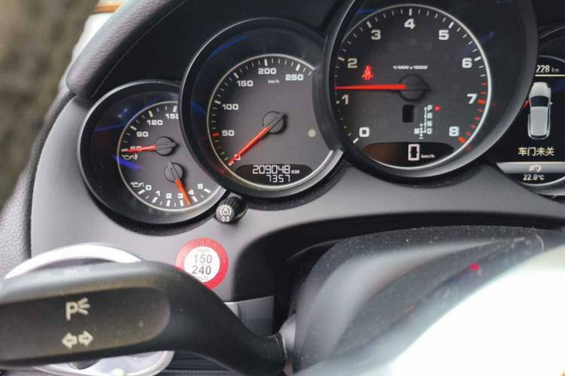 Used Porsche Cayenne 2016 Cayenne 3.0T Odometer Close Up